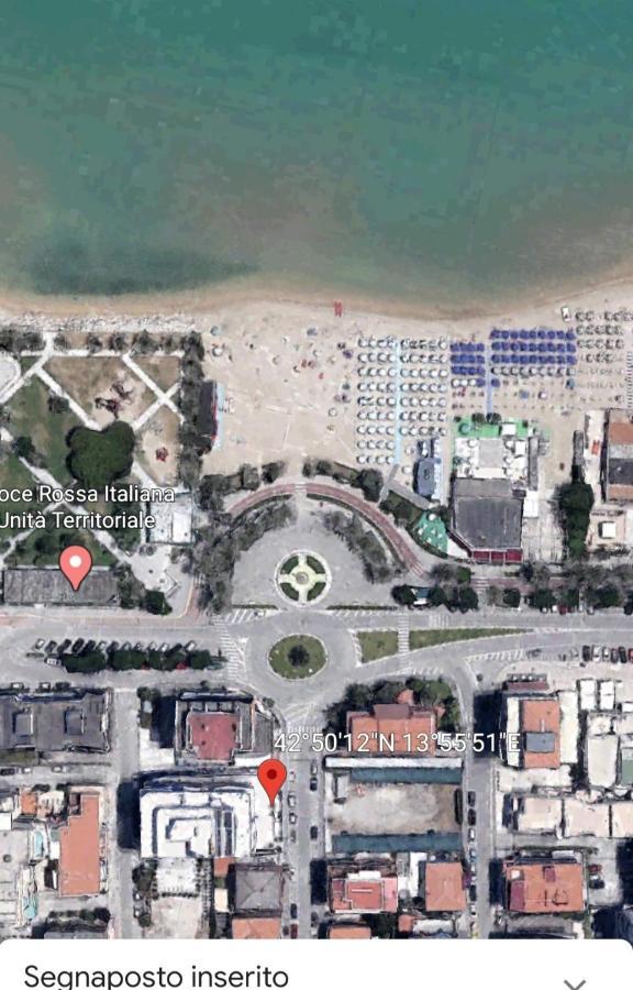 Riccio Blu Pochi Passi Dal Mare Apartment Alba Adriatica Bagian luar foto